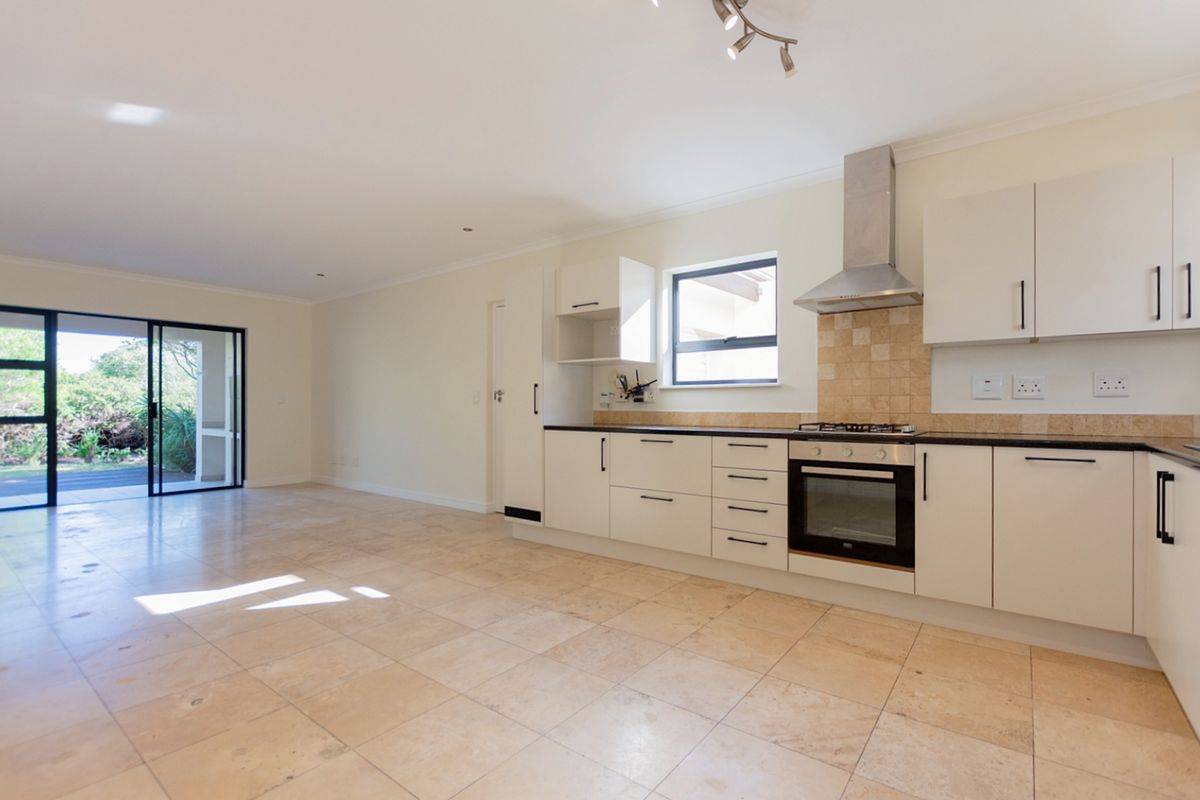 Charming Three-Bedroom Duplex in Langebaan Country Estate - Photo 3