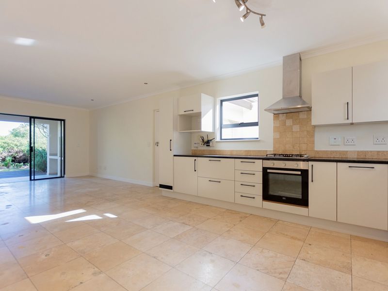 Charming Three-Bedroom Duplex in Langebaan Country Estate - Photo 3