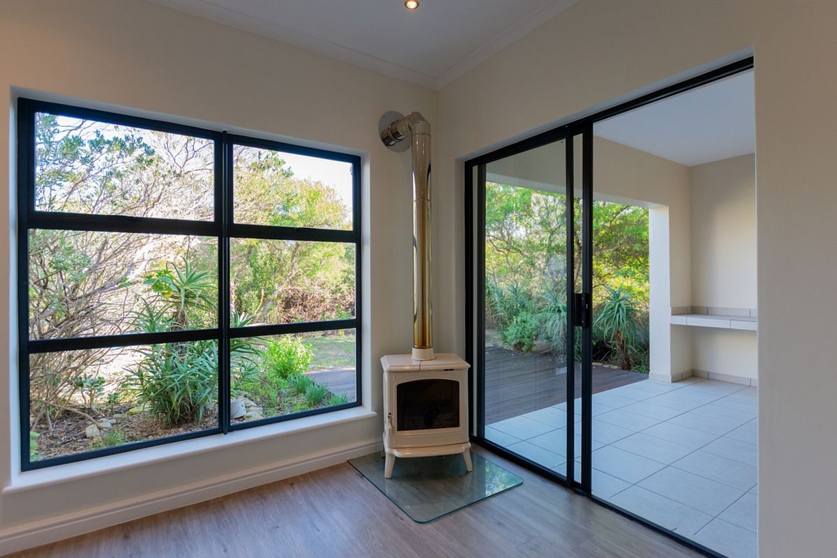 Charming Three-Bedroom Duplex in Langebaan Country Estate - Photo 4