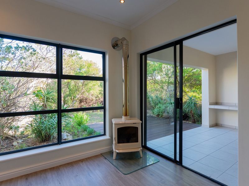 Charming Three-Bedroom Duplex in Langebaan Country Estate - Photo 4