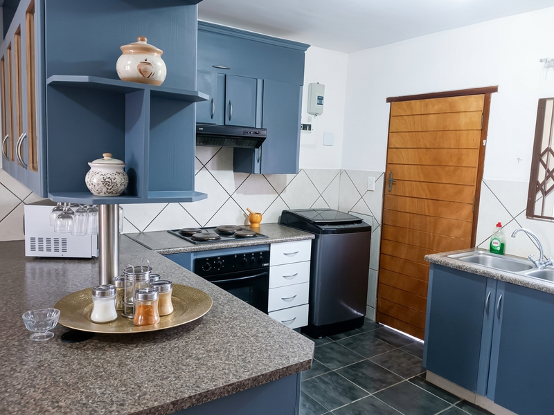 Spacious Double-Storey Townhouse with Stunning Views over Waterval East - Photo 2