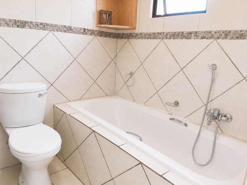 Spacious Double-Storey Townhouse with Stunning Views over Waterval East - Photo 10