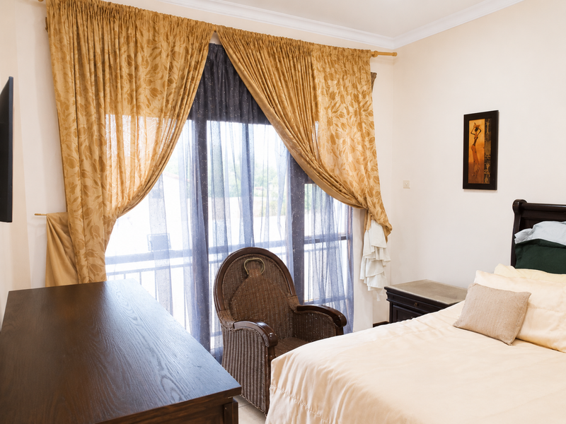 Spacious Double-Storey Townhouse with Stunning Views over Waterval East - Photo 8