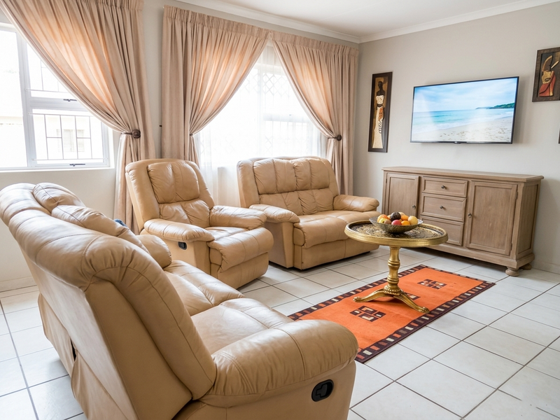 Spacious Double-Storey Townhouse with Stunning Views over Waterval East - Photo 6