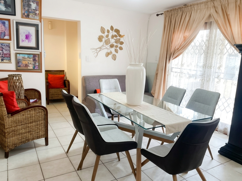 Spacious Double-Storey Townhouse with Stunning Views over Waterval East - Photo 5