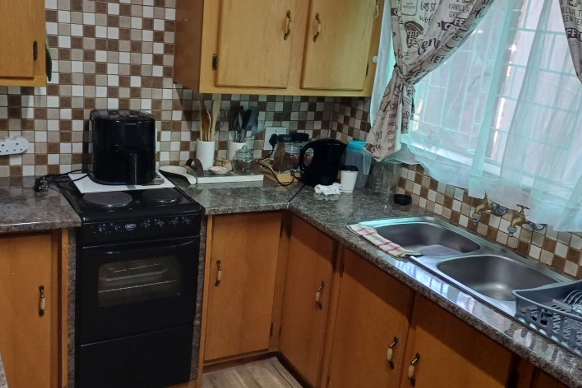 Charming 2-Bedroom Flat in the Heart of Bela-Bela - Photo 3