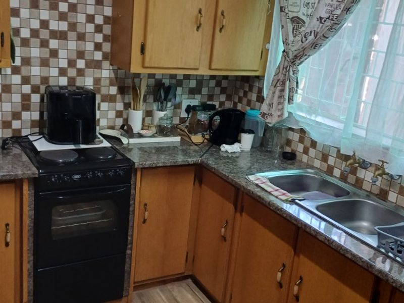 Charming 2-Bedroom Flat in the Heart of Bela-Bela - Photo 3