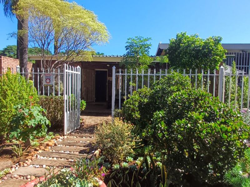 Charming 2-Bedroom Flat in the Heart of Bela-Bela - Photo 1