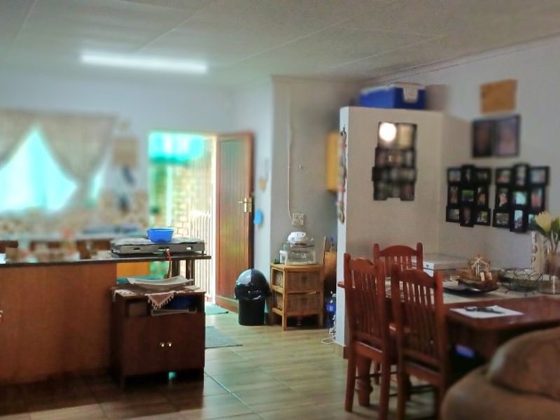 Charming 2-Bedroom Flat in the Heart of Bela-Bela - Photo 4