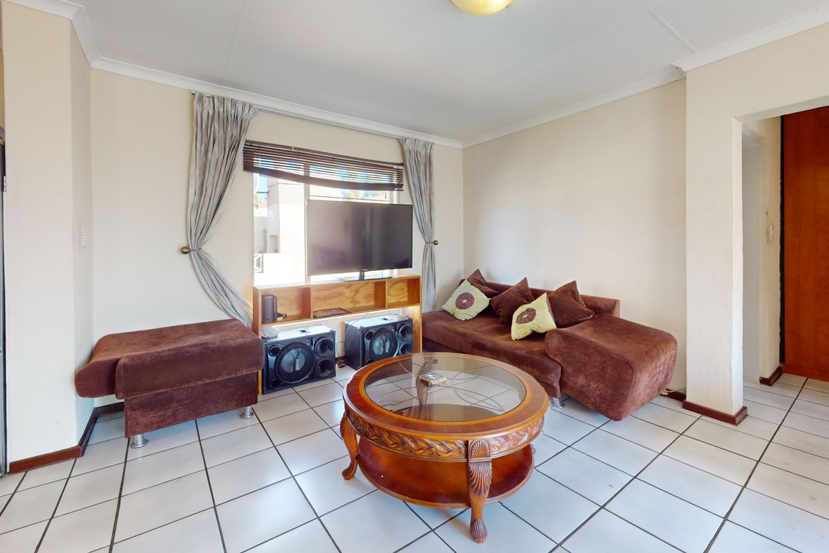 Modern Secure Living In Prime Location - Photo 3