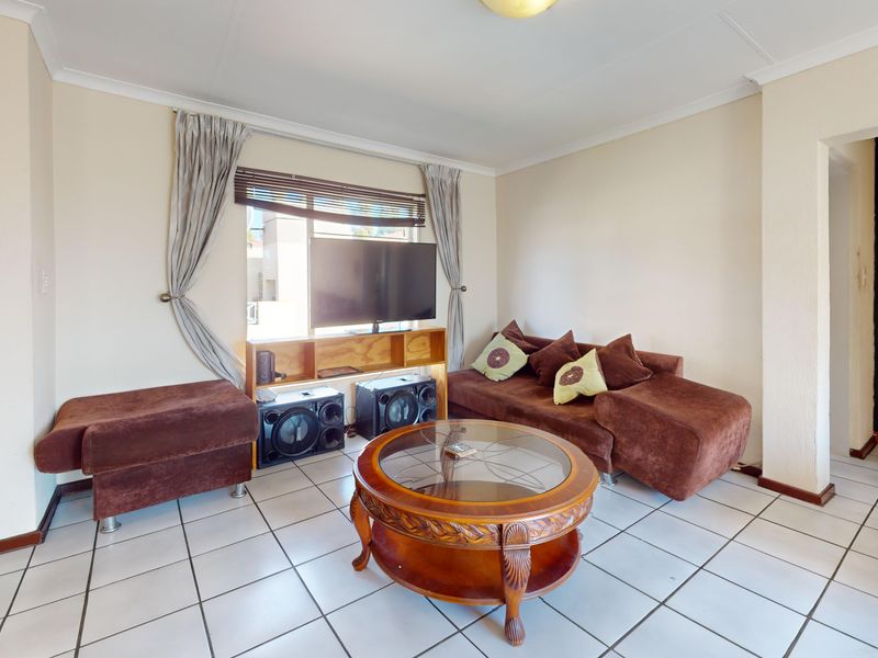 Modern Secure Living In Prime Location - Photo 3