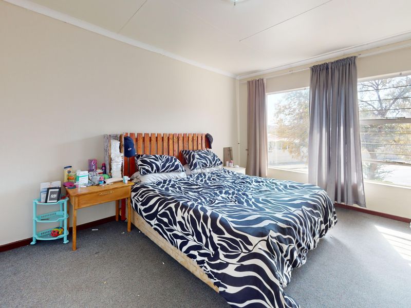 Modern Secure Living In Prime Location - Photo 9