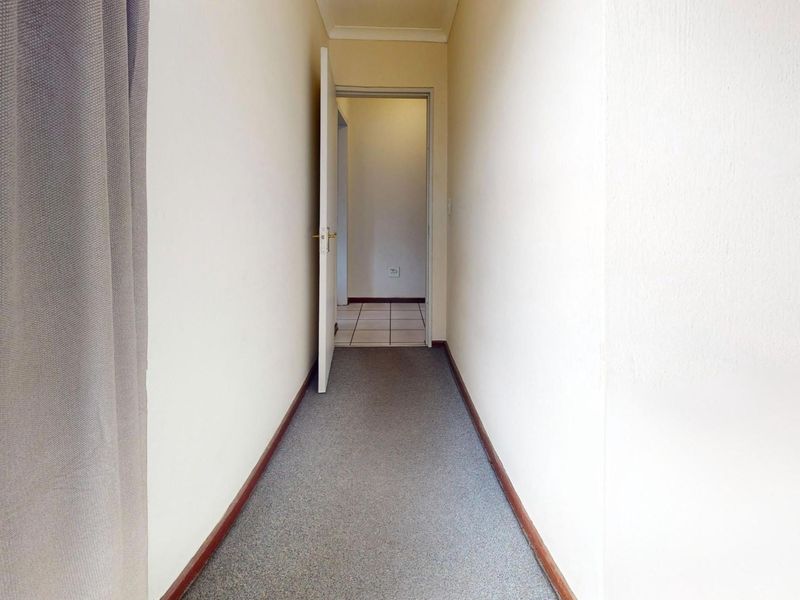 Modern Secure Living In Prime Location - Photo 8