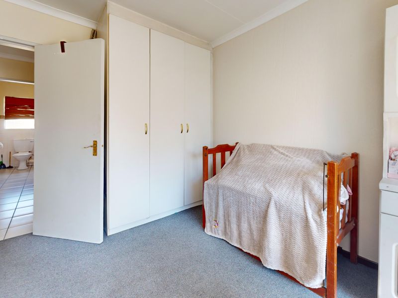 Modern Secure Living In Prime Location - Photo 7