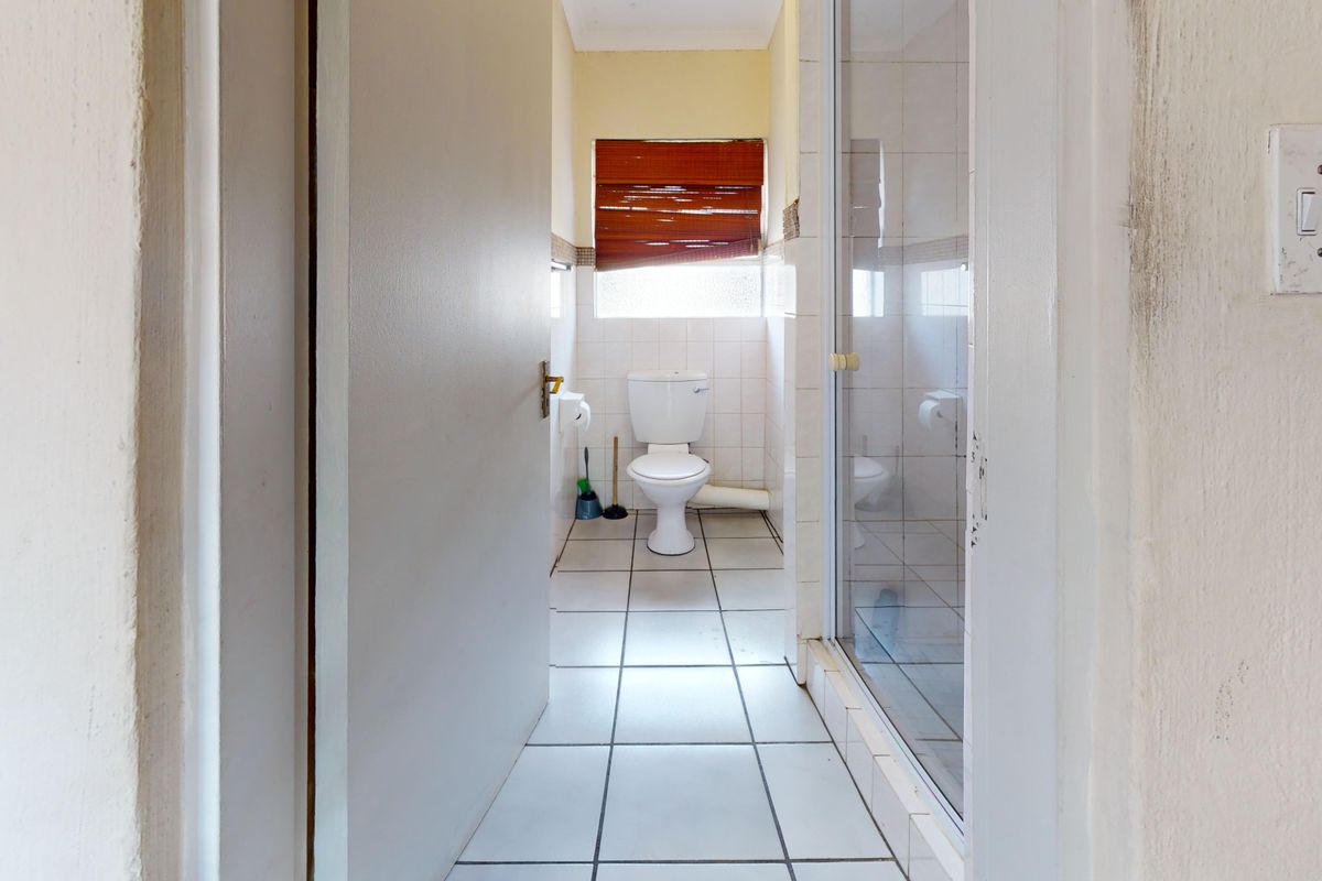 Modern Secure Living In Prime Location - Photo 5