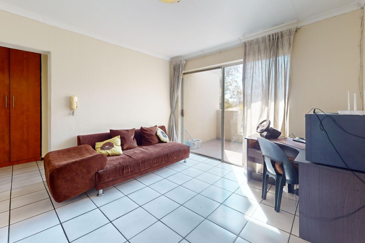 Modern Secure Living In Prime Location - Photo 4