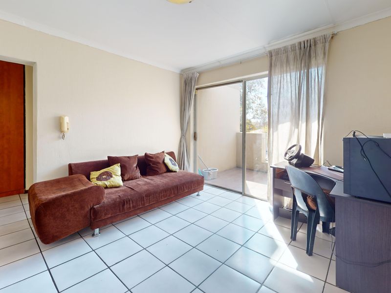 Modern Secure Living In Prime Location - Photo 4