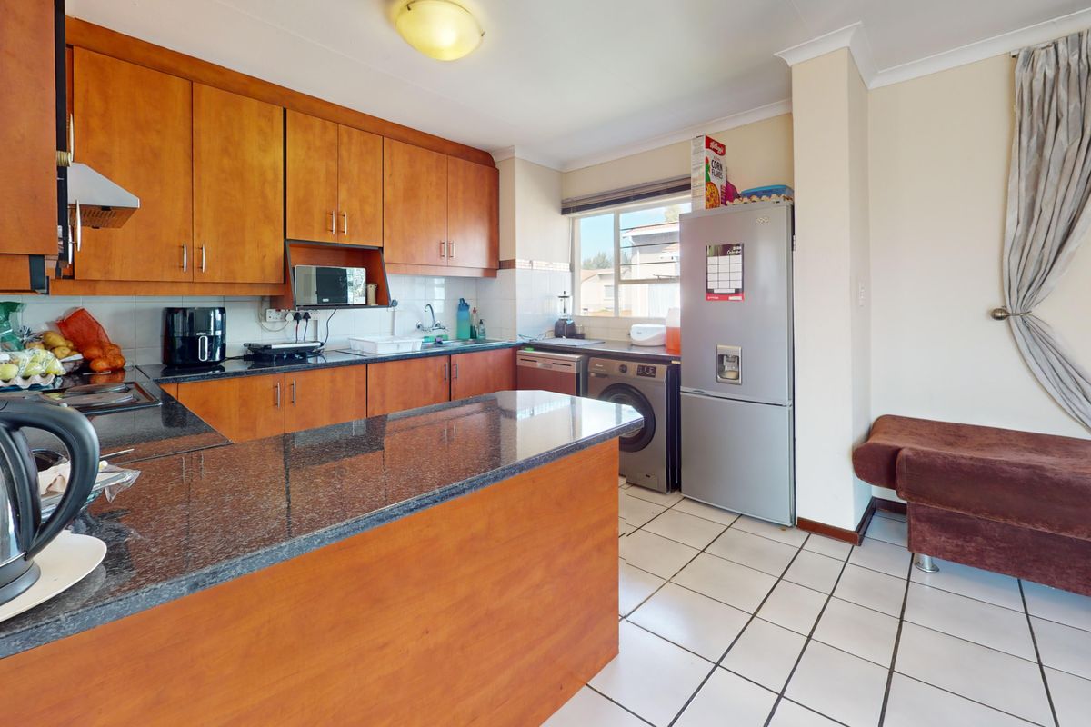 Modern Secure Living In Prime Location - Photo 2