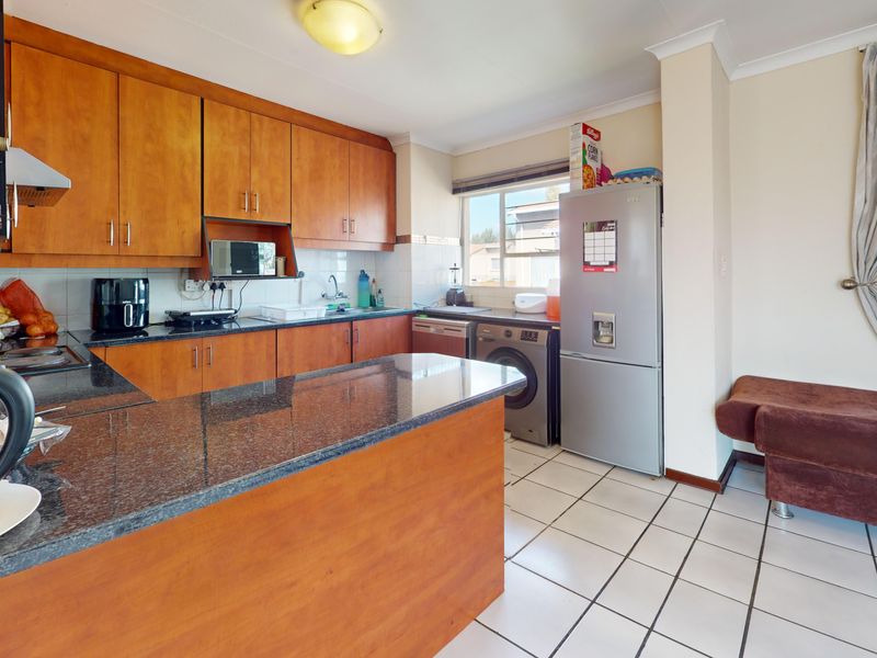 Modern Secure Living In Prime Location - Photo 2