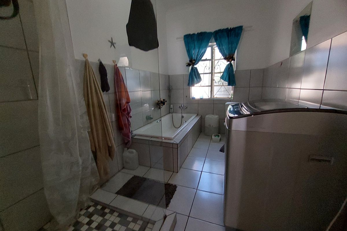 Sturdy, warm and inviting family home - Photo 4