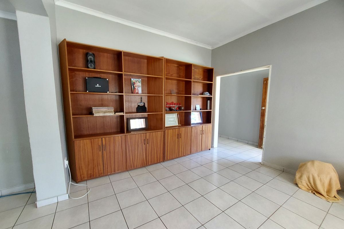 Sturdy, warm and inviting family home - Photo 3