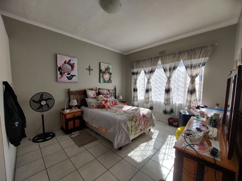 Sturdy, warm and inviting family home - Photo 8