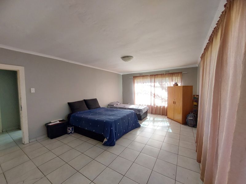 Sturdy, warm and inviting family home - Photo 7