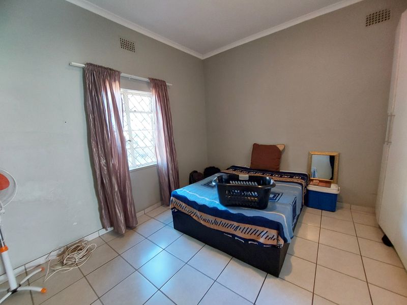Sturdy, warm and inviting family home - Photo 5