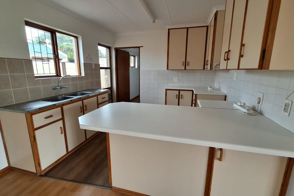 FOR SALE: Charming Home in the Ever Popular Palinggat Oord – Stilbaai West - Photo 5