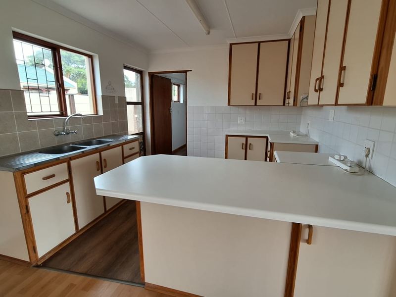 FOR SALE: Charming Home in the Ever Popular Palinggat Oord – Stilbaai West - Photo 5