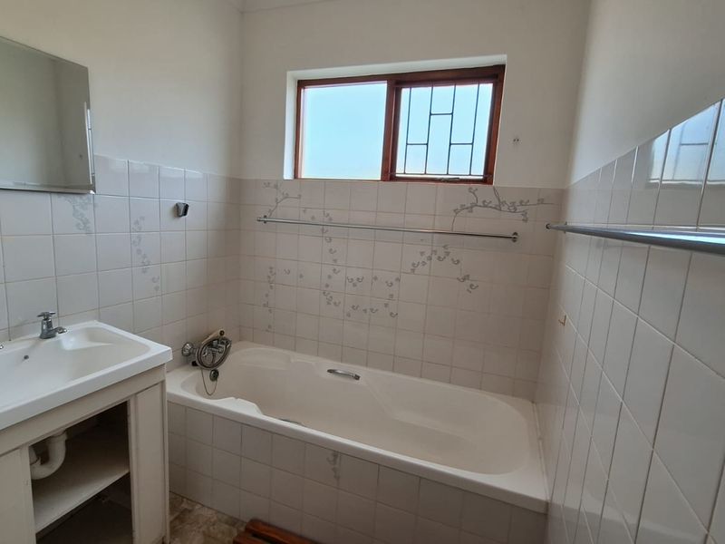 FOR SALE: Charming Home in the Ever Popular Palinggat Oord – Stilbaai West - Photo 9