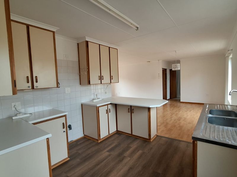 FOR SALE: Charming Home in the Ever Popular Palinggat Oord – Stilbaai West - Photo 6