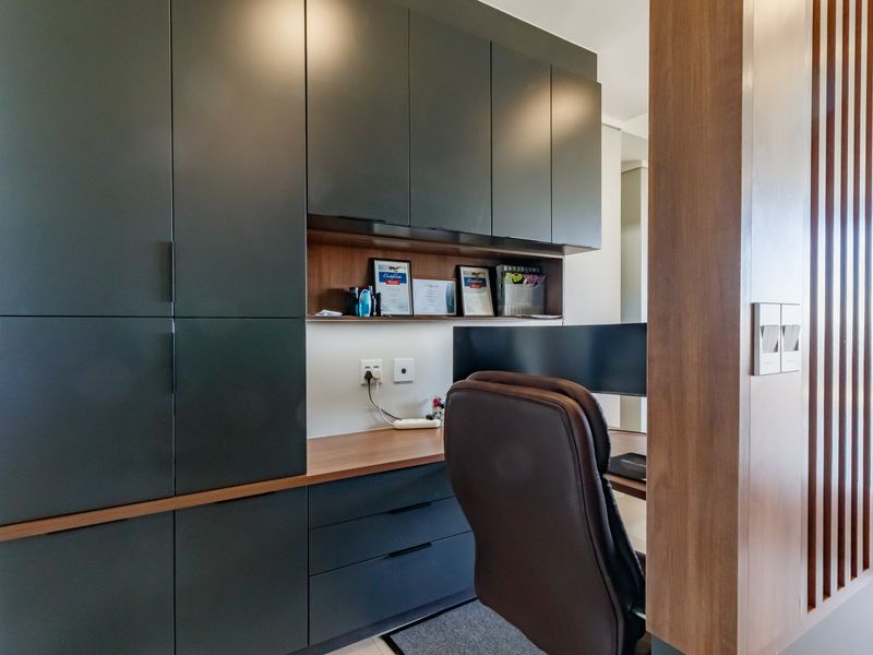 Luxury Penthouse Living with Spectacular Views at Ascend to Midstream - Photo 9