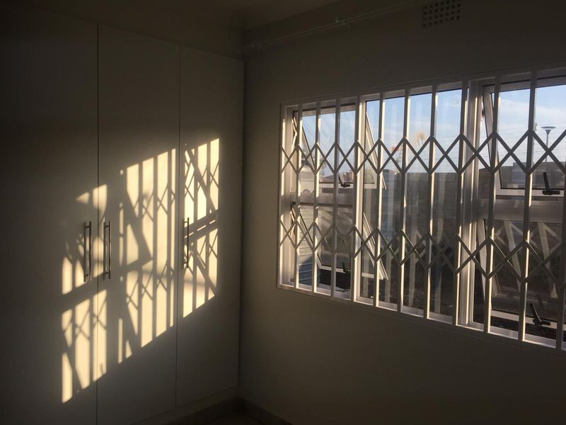 Immaculate 2-Bedroom Townhouse in Sought-After Avalone Gardens, Gonubie - Photo 5