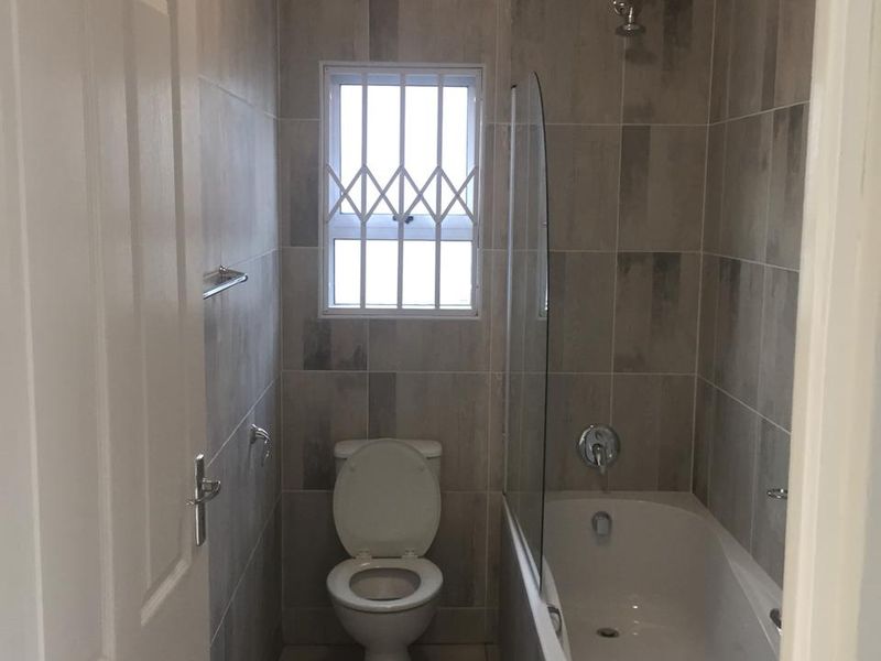 Immaculate 2-Bedroom Townhouse in Sought-After Avalone Gardens, Gonubie - Photo 6