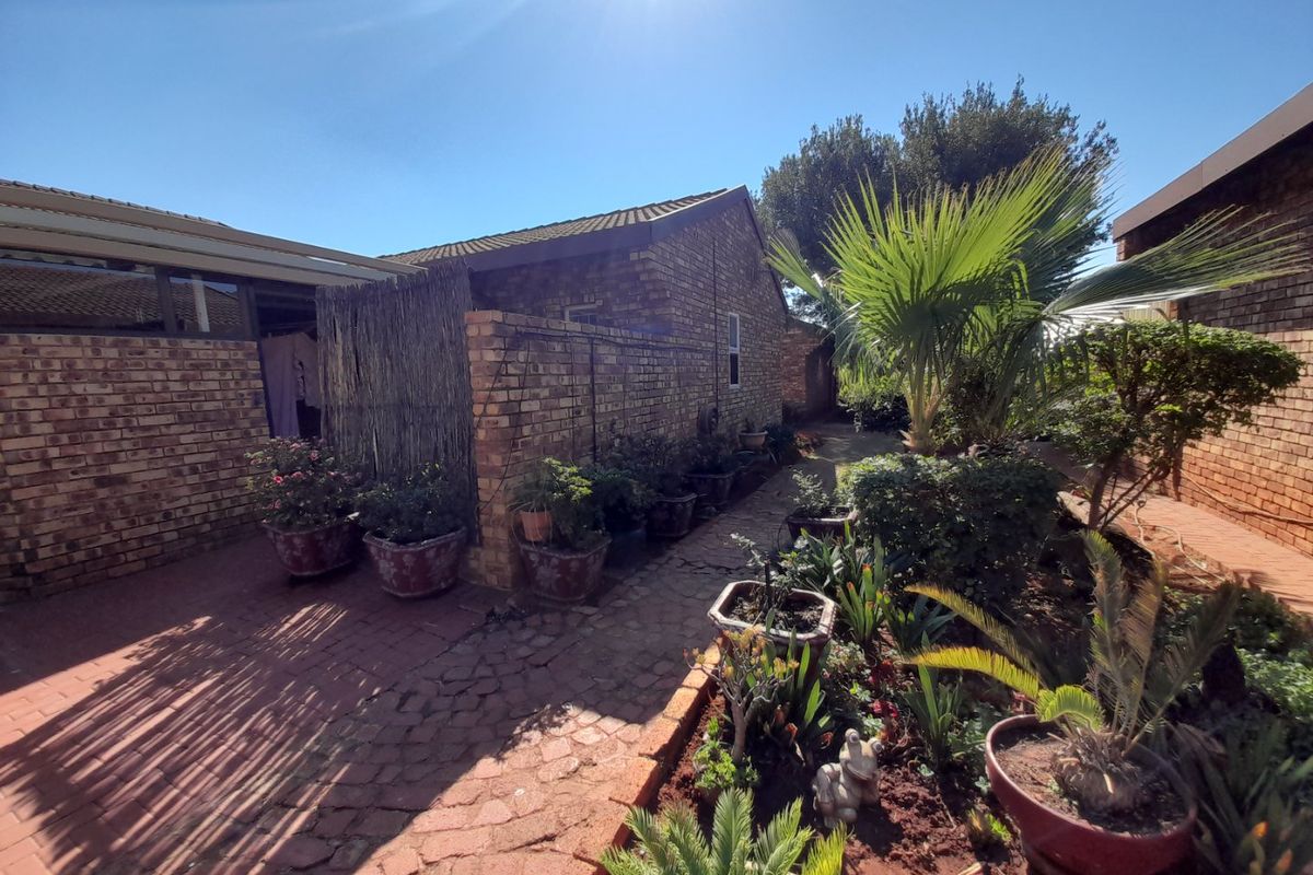 Spacious Retirement Unit for Sale in Clarina - Photo 3