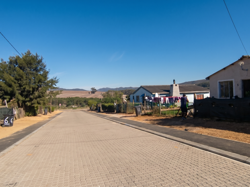 Bank Assisted Sale - Spacious Family Home with Flexible Living - Photo 2