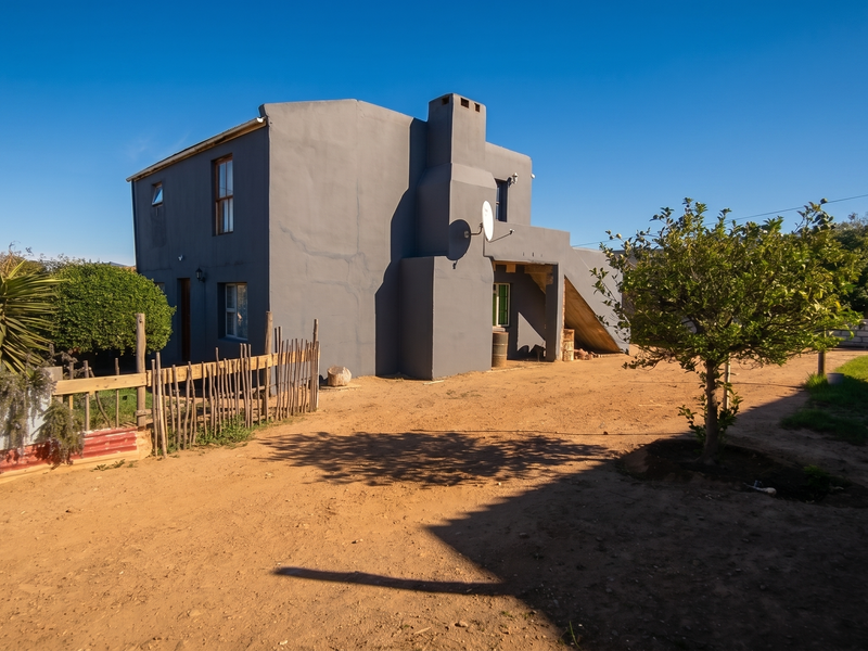 Bank Assisted Sale - Spacious Family Home with Flexible Living - Photo 3