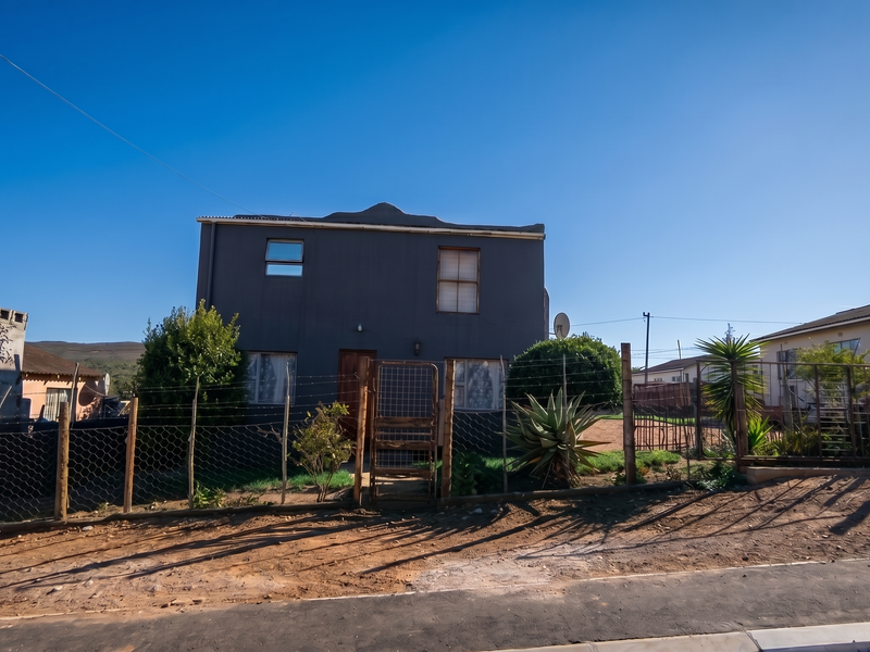 Bank Assisted Sale - Spacious Family Home with Flexible Living - Photo 1