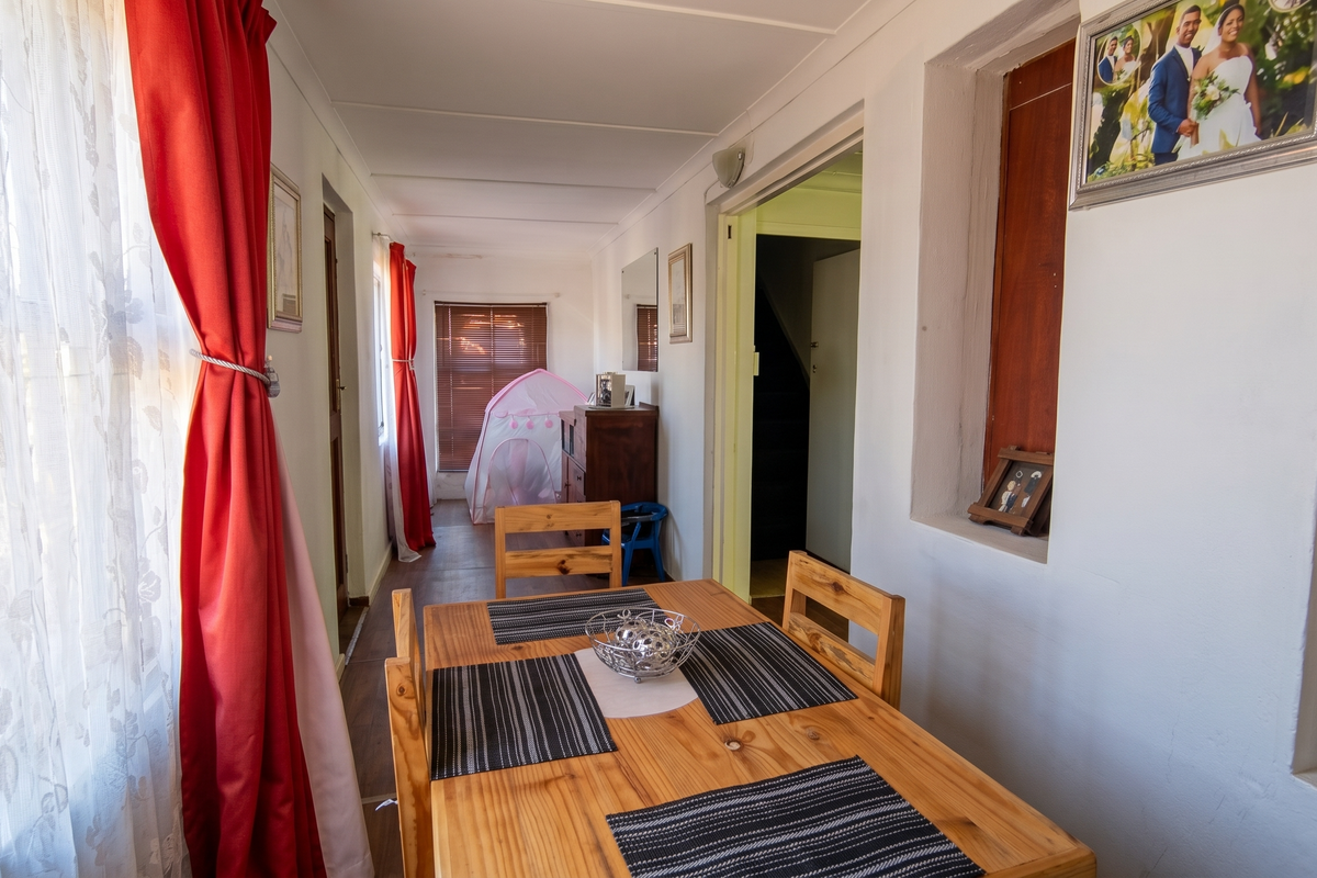 Bank Assisted Sale - Spacious Family Home with Flexible Living - Photo 5
