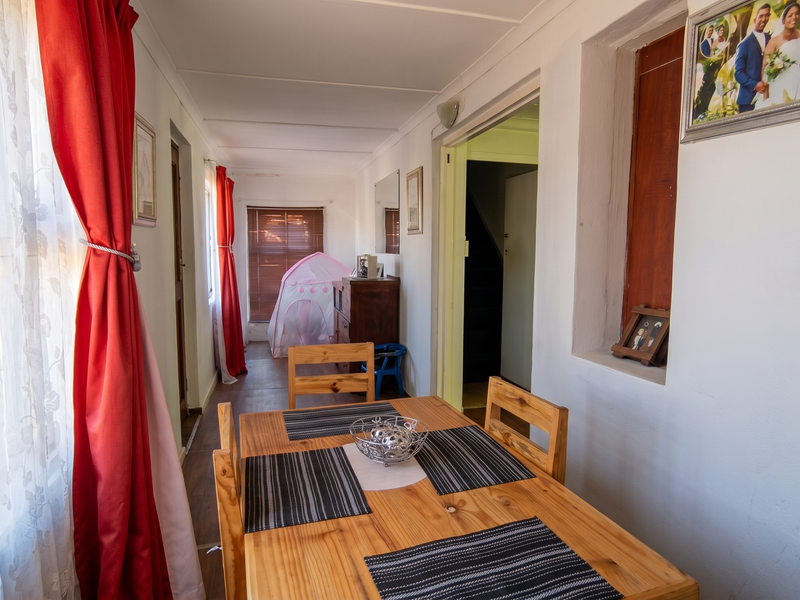 Bank Assisted Sale - Spacious Family Home with Flexible Living - Photo 5