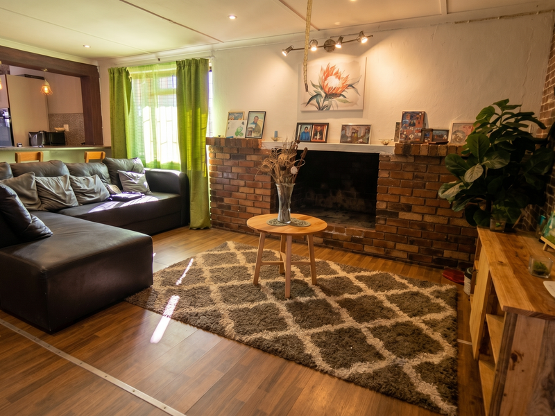 Bank Assisted Sale - Spacious Family Home with Flexible Living - Photo 9