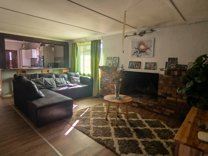 Bank Assisted Sale - Spacious Family Home with Flexible Living - Photo 8