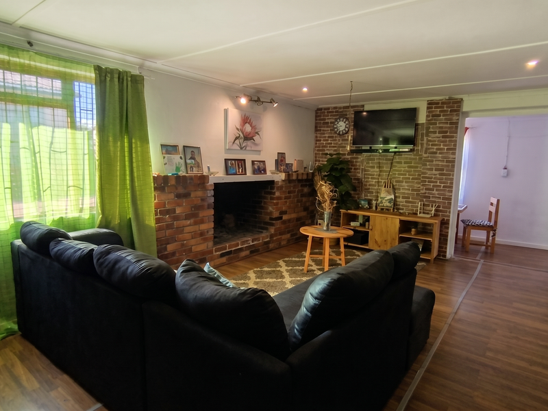 Bank Assisted Sale - Spacious Family Home with Flexible Living - Photo 7