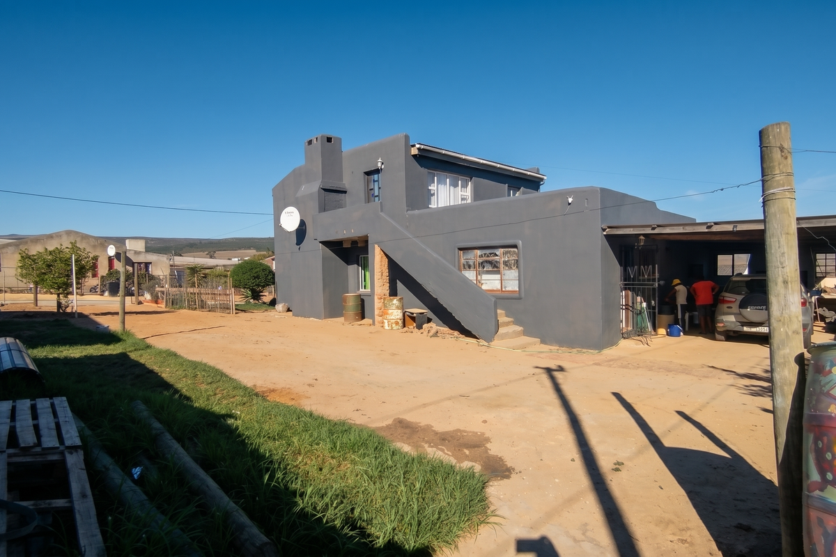 Bank Assisted Sale - Spacious Family Home with Flexible Living - Photo 4
