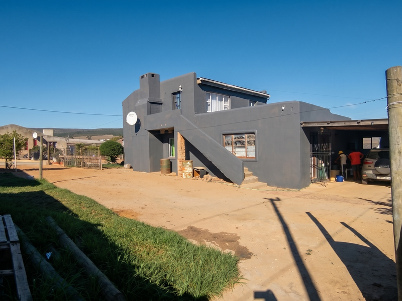 Bank Assisted Sale - Spacious Family Home with Flexible Living - Photo 4