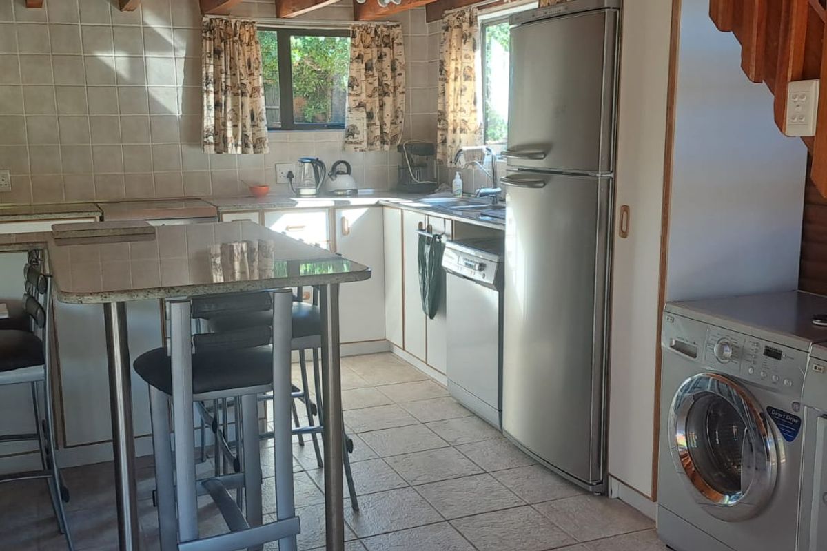 QUIANT DOUBLE STOREY HOME IN MEERENBOSCH ESTATE - Photo 4