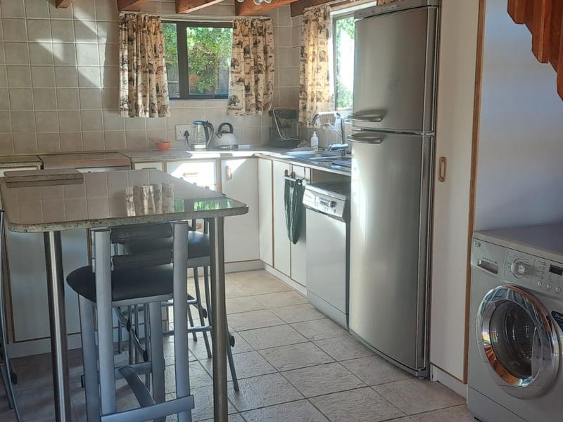 QUIANT DOUBLE STOREY HOME IN MEERENBOSCH ESTATE - Photo 4