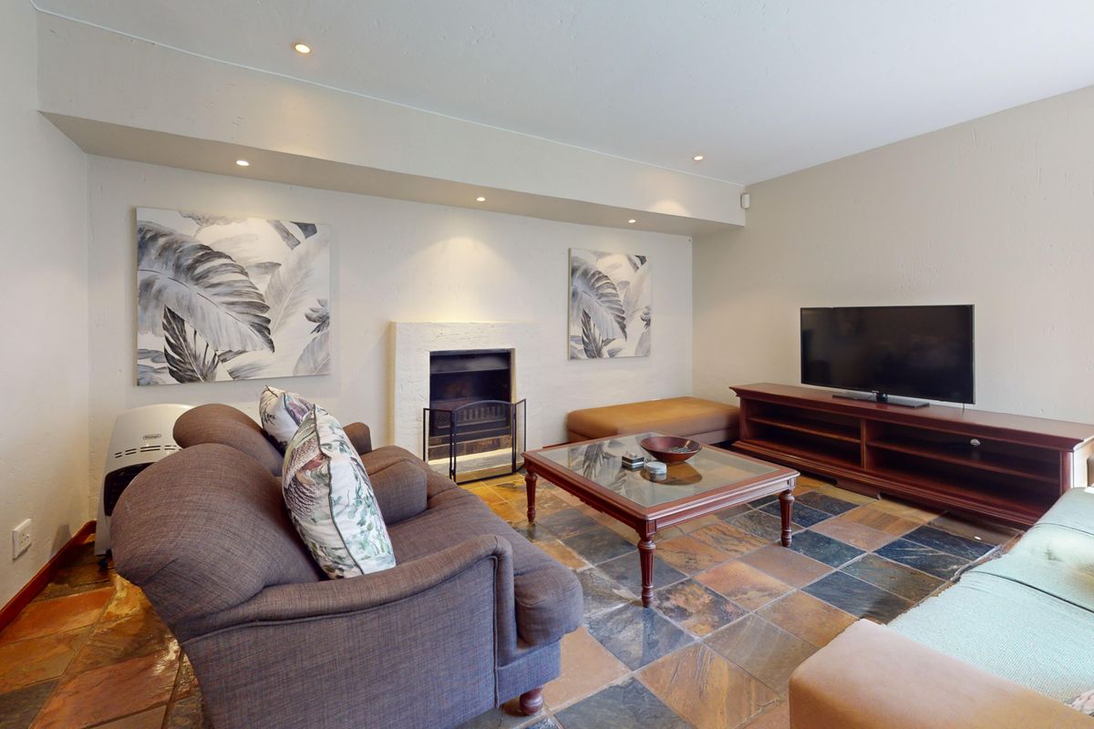 Elegant Family Living in the Heart of Serenity Estate, Parkrand - Photo 5