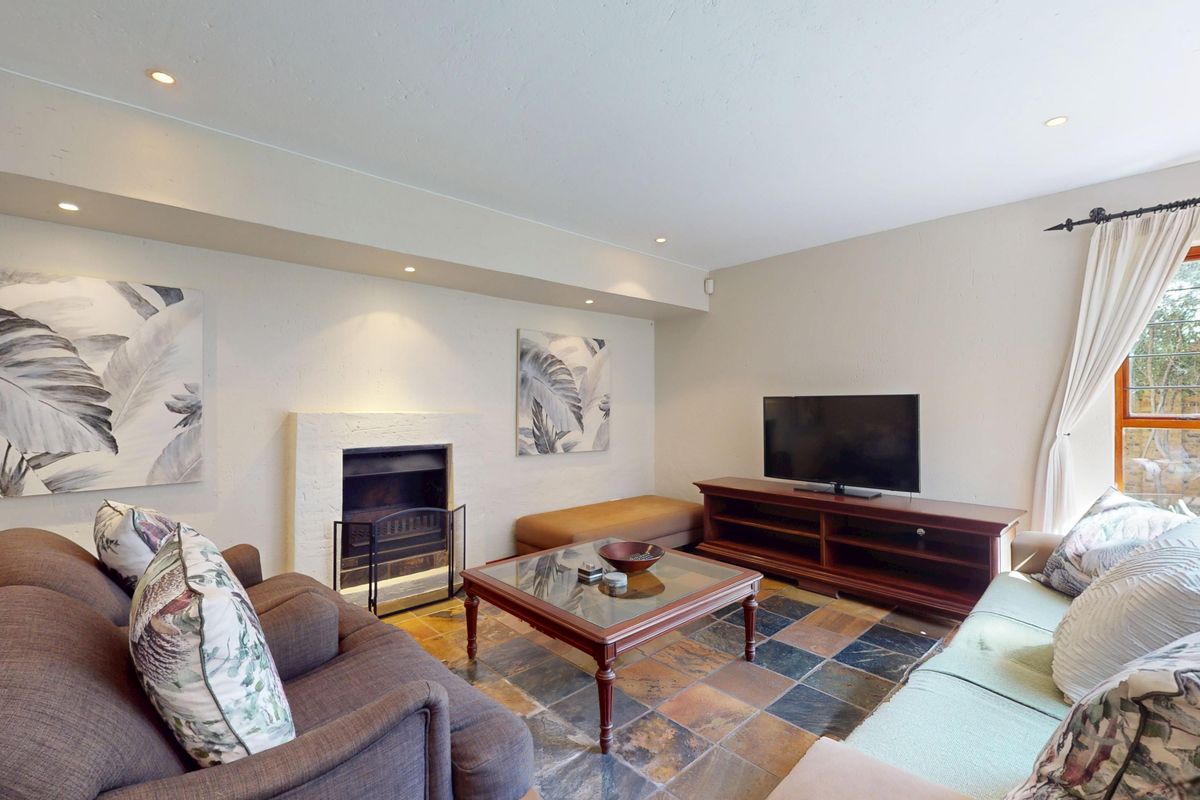 Elegant Family Living in the Heart of Serenity Estate, Parkrand - Photo 3
